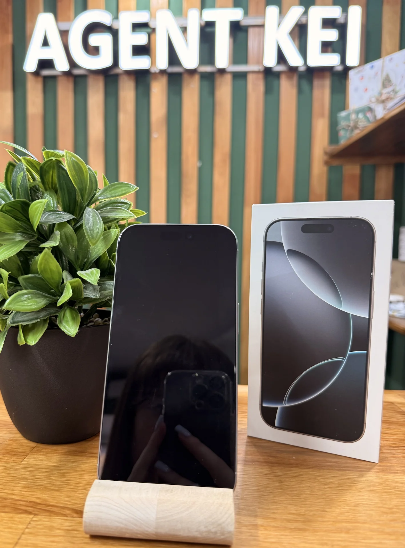 iPhone  16 Pro,128 ГБ,SIM+eSIM - миниатюра 2