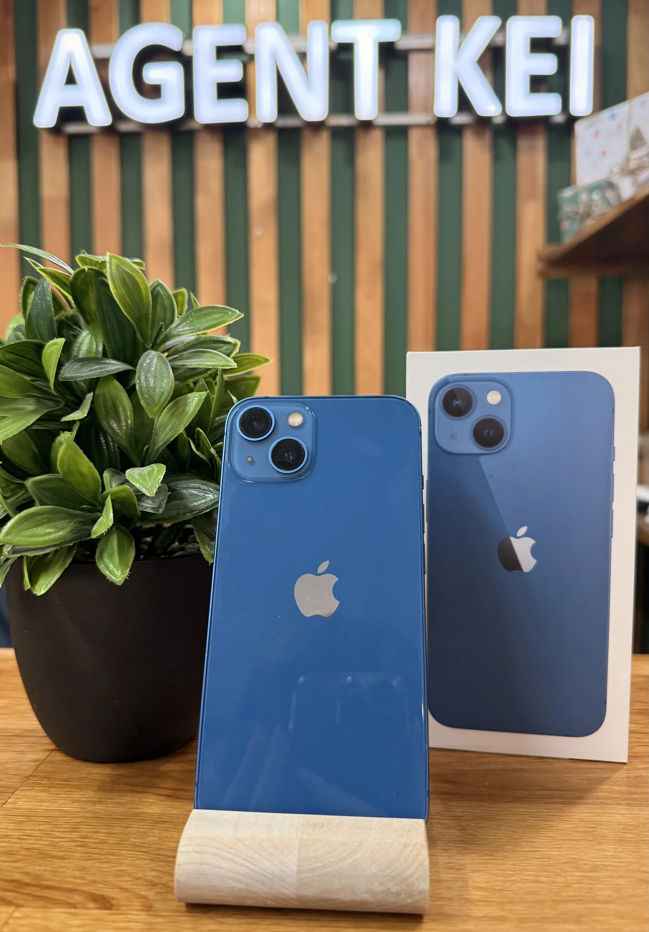 iPhone 13,128 ГБ,SIM+eSIM - изображение 1
