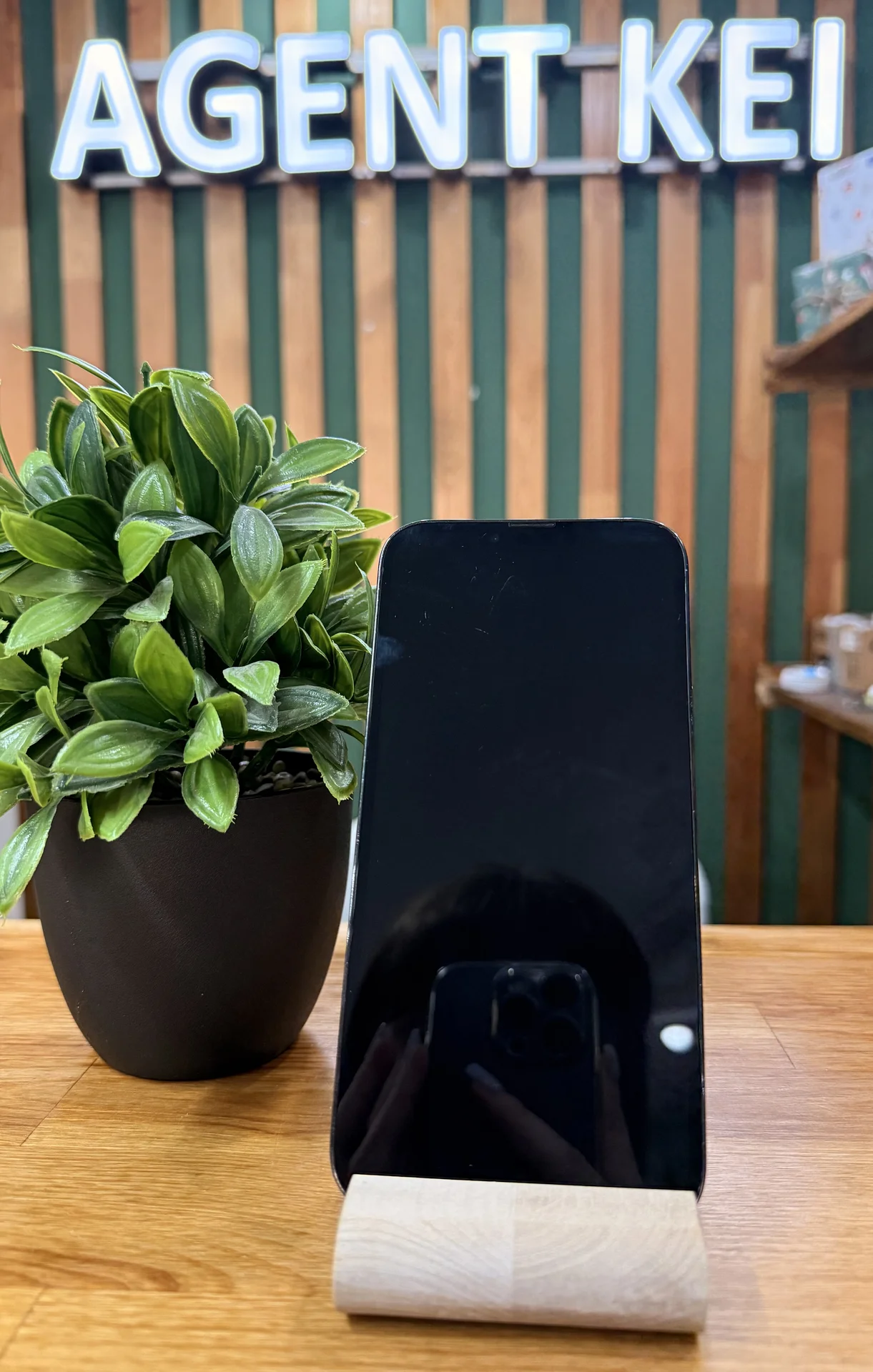 iPhone 13 Pro Max, 256 ГБ, SIM+eSIM - миниатюра 2