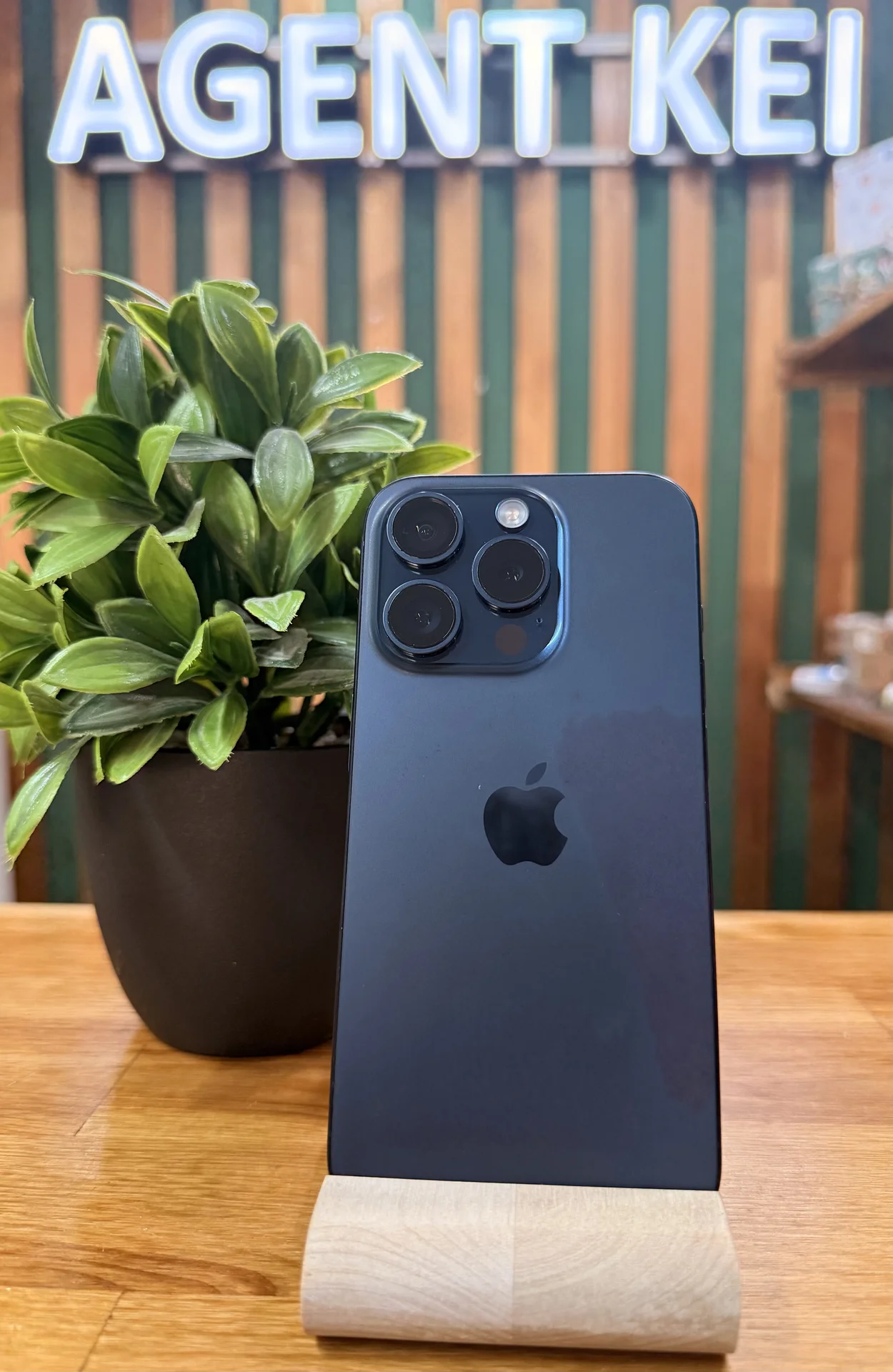iPhone 15 Pro, 512 ГБ, eSIM - изображение 1