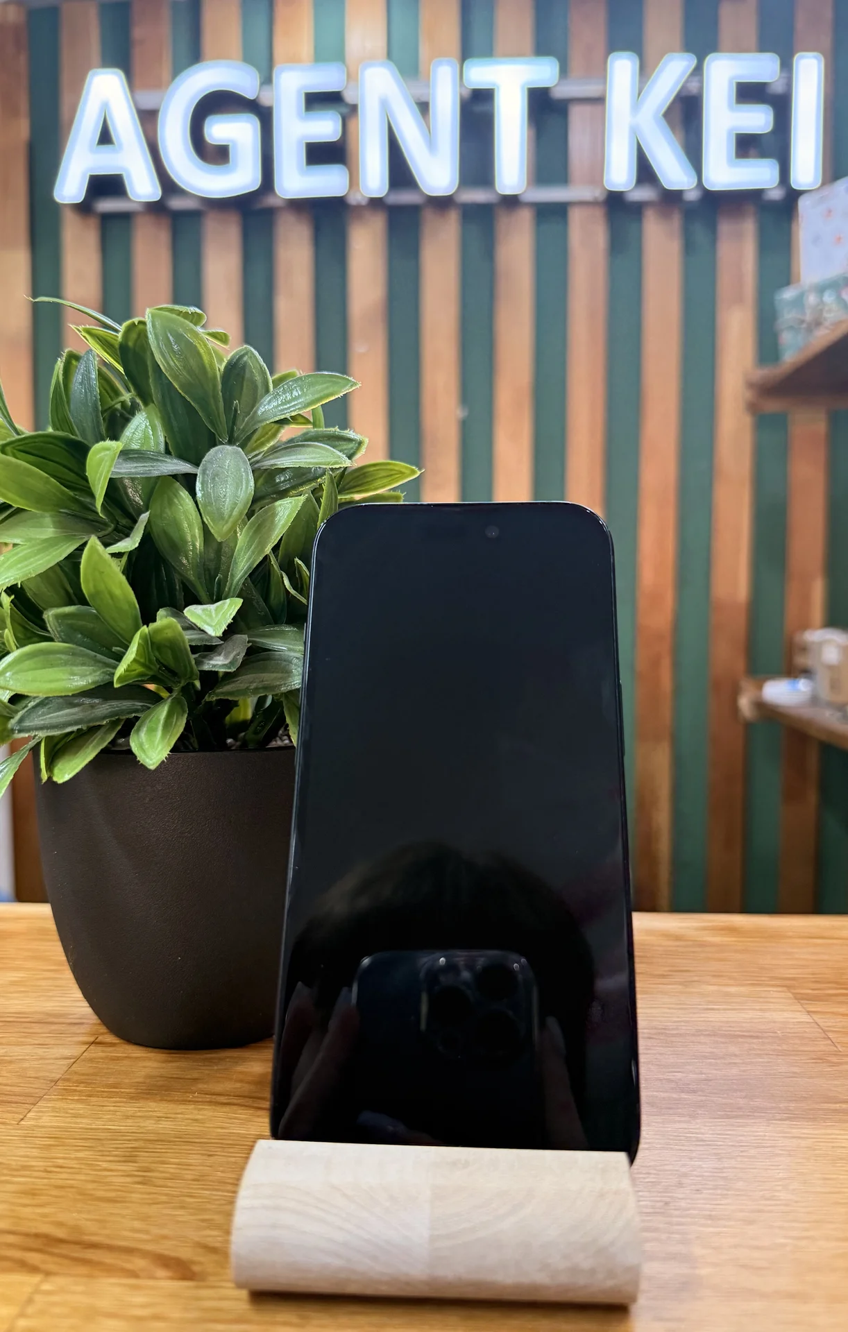 iPhone 15, 256 ГБ, SIM+eSIM - миниатюра 2