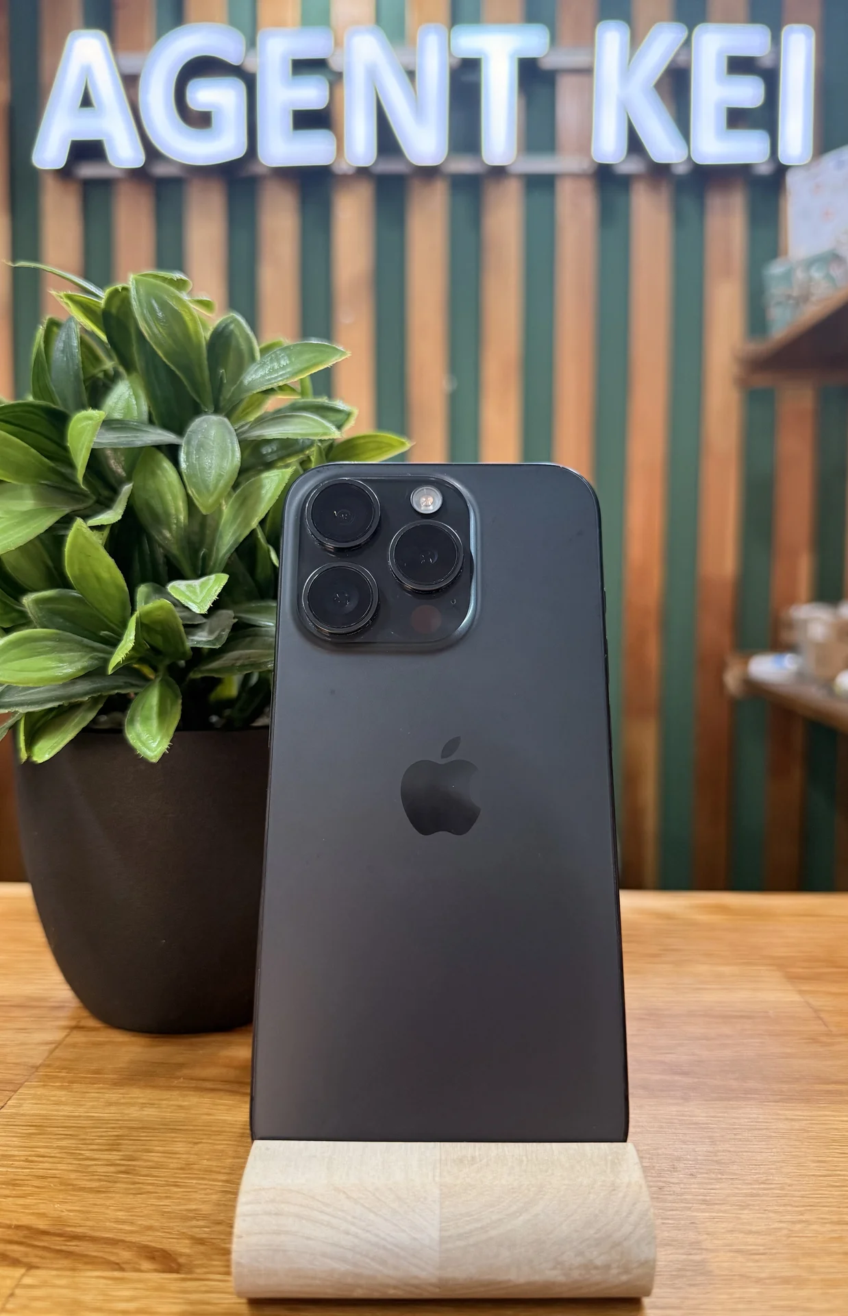 iPhone 15 Pro, 256 ГБ, SIM+eSIM - изображение 1