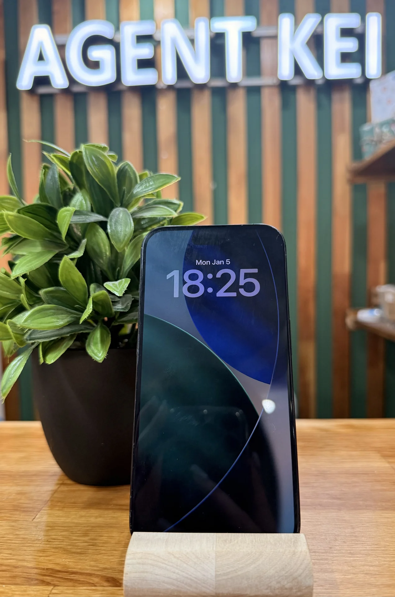 iPhone 15 Pro, 256 ГБ, SIM+eSIM - миниатюра 2