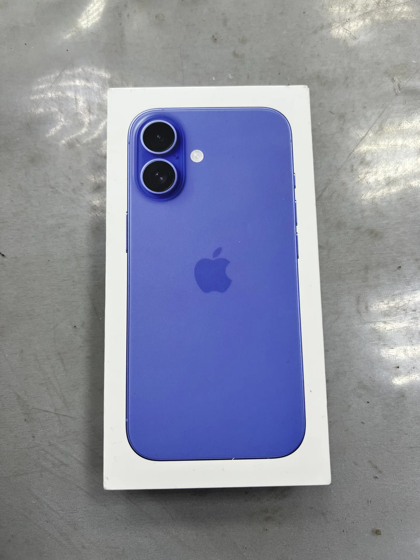 iPhone 16 - миниатюра 2