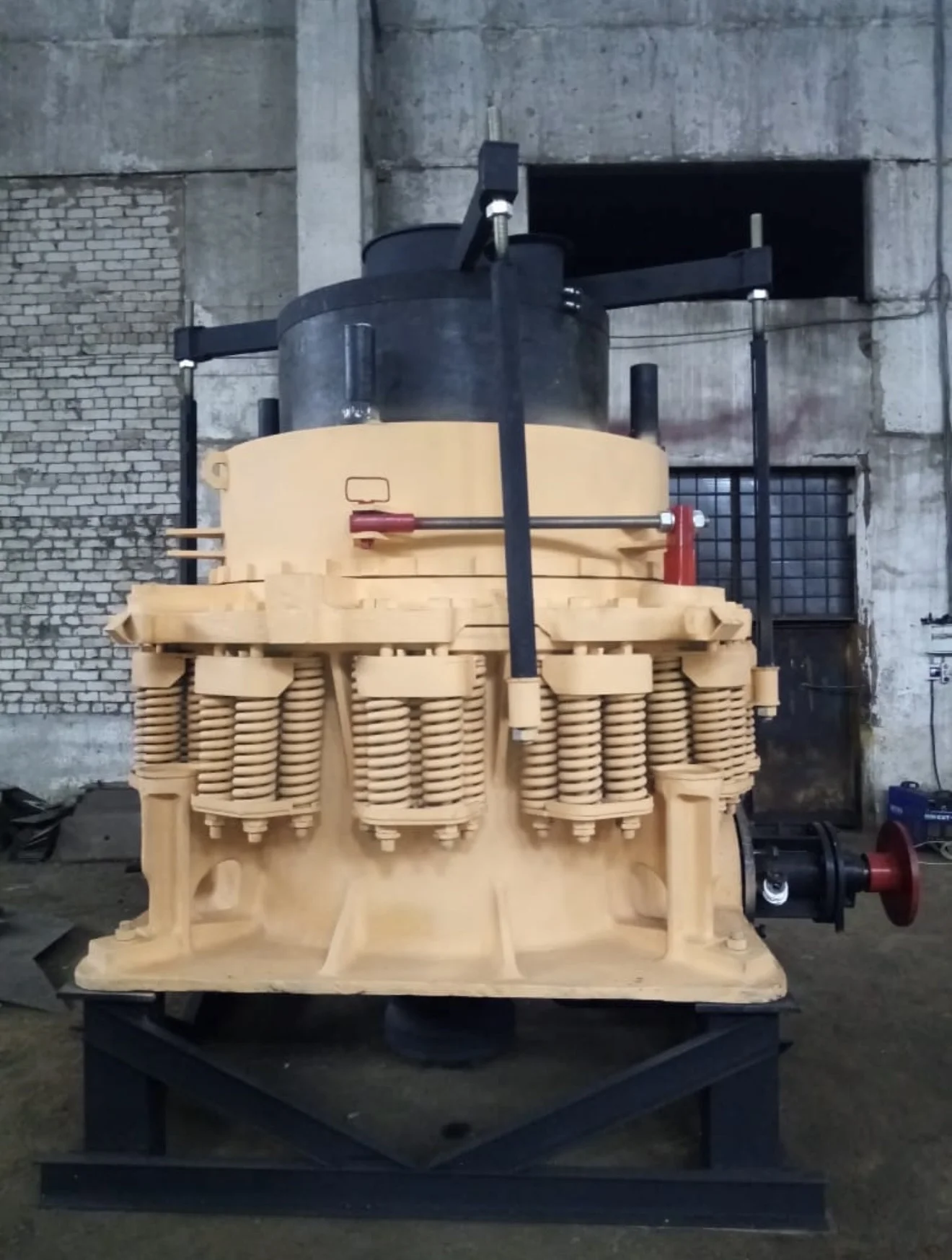 КОНУСНАЯ ДРОБИЛКА КМД/КСД-1200 Гр/Т - миниатюра 3