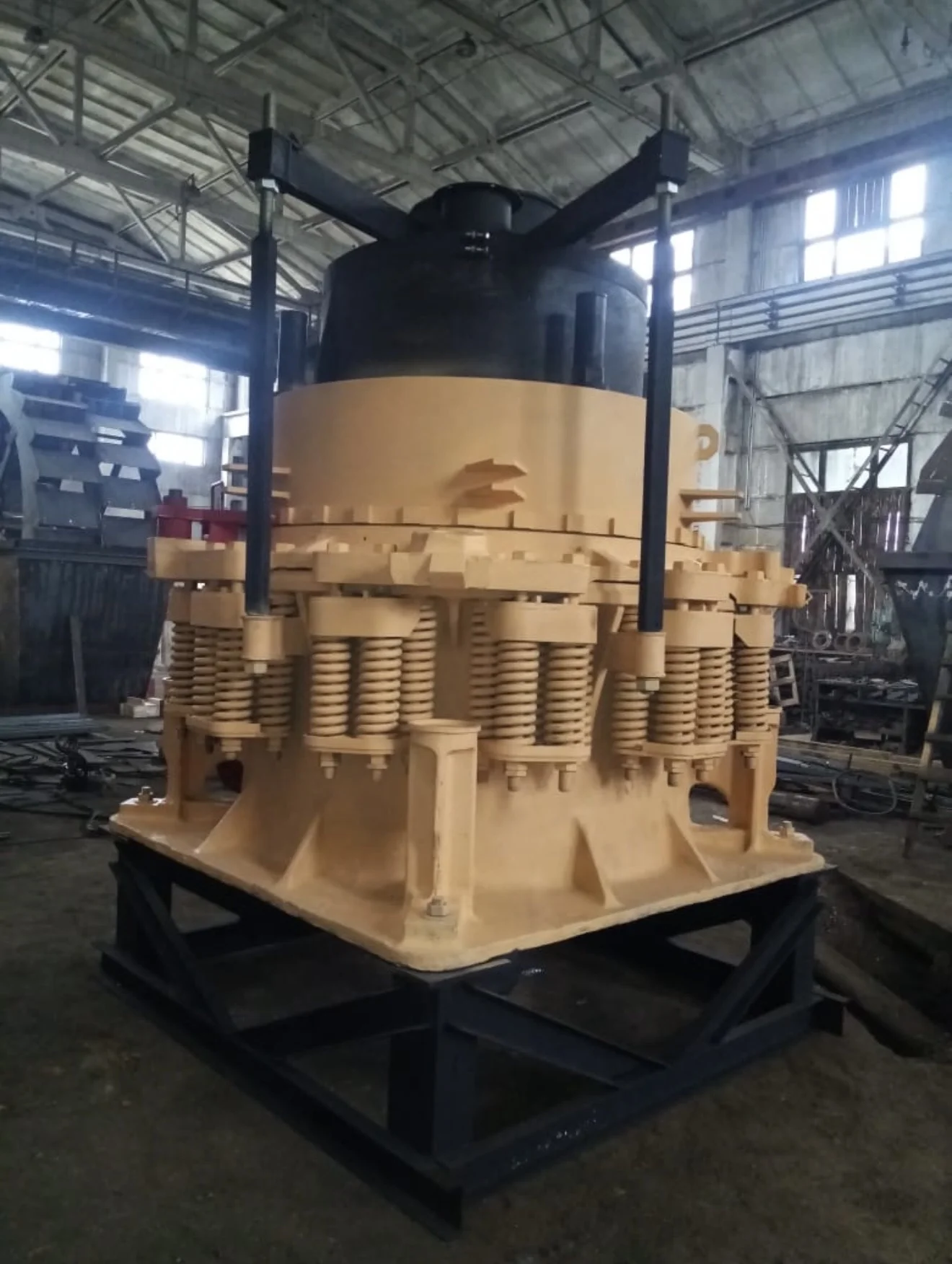 КОНУСНАЯ ДРОБИЛКА КМД/КСД-1200 Гр/Т - миниатюра 4