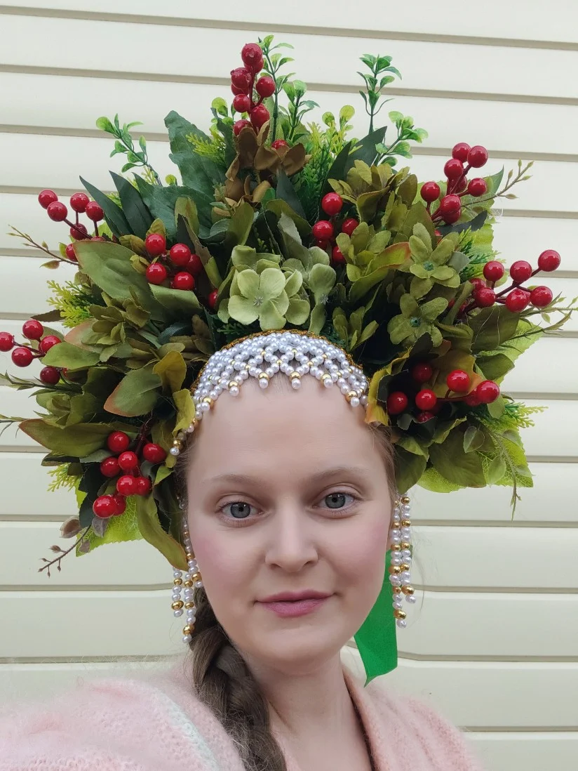 Кокошник зелёный с красными ягодами - миниатюра 5