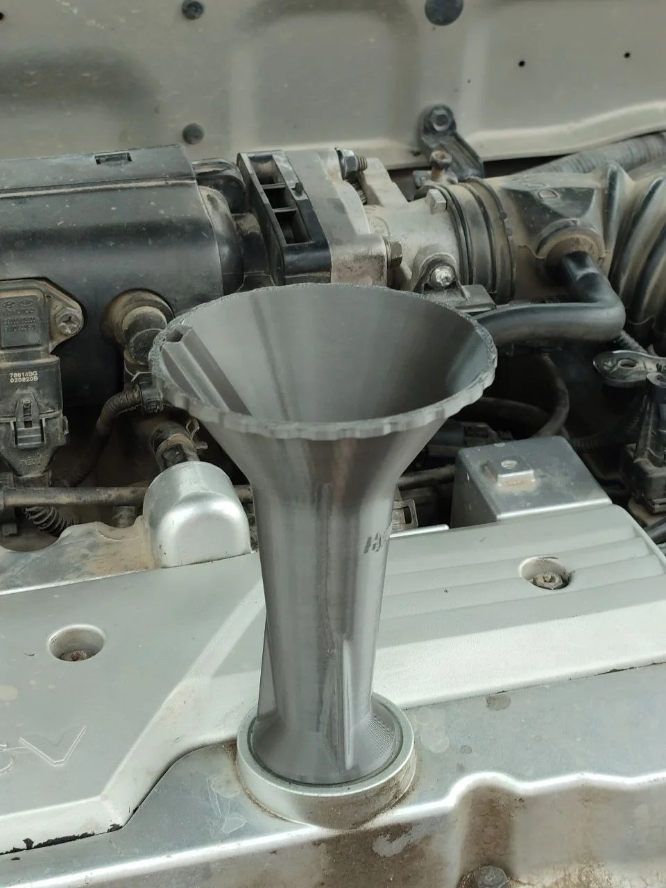 Воронка для залива масла в двигатель Hyundai-KIA - миниатюра 4