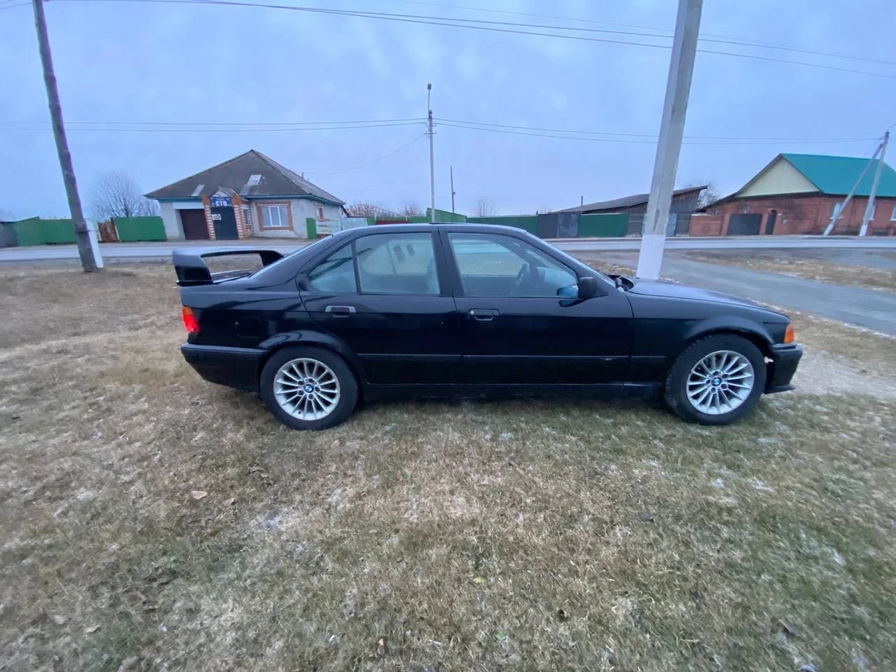 BMW 3-Series 318i - изображение 1