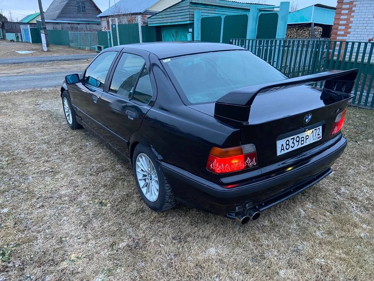 BMW 3-Series 318i - миниатюра 3