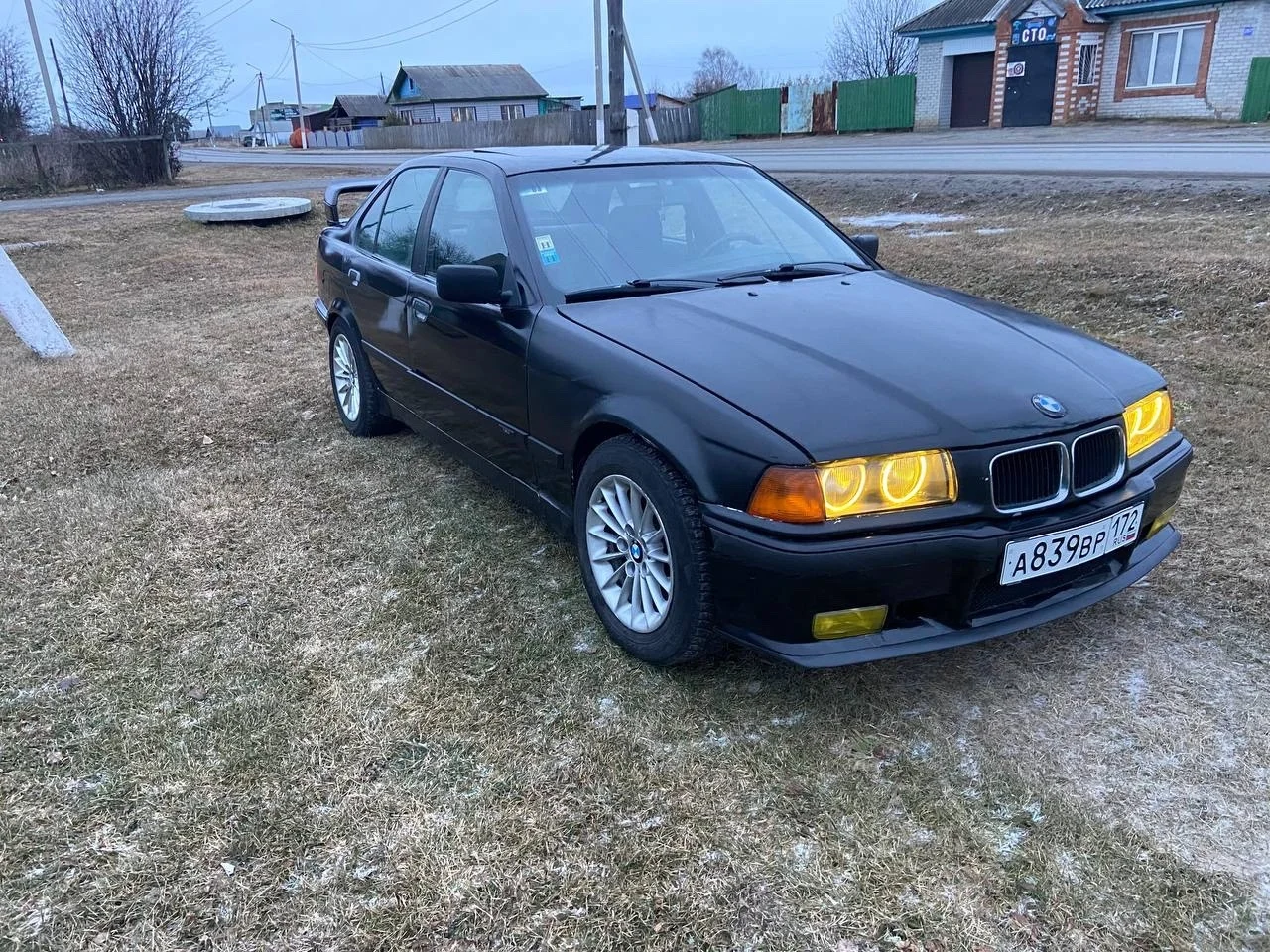 BMW 3-Series 318i - миниатюра 4
