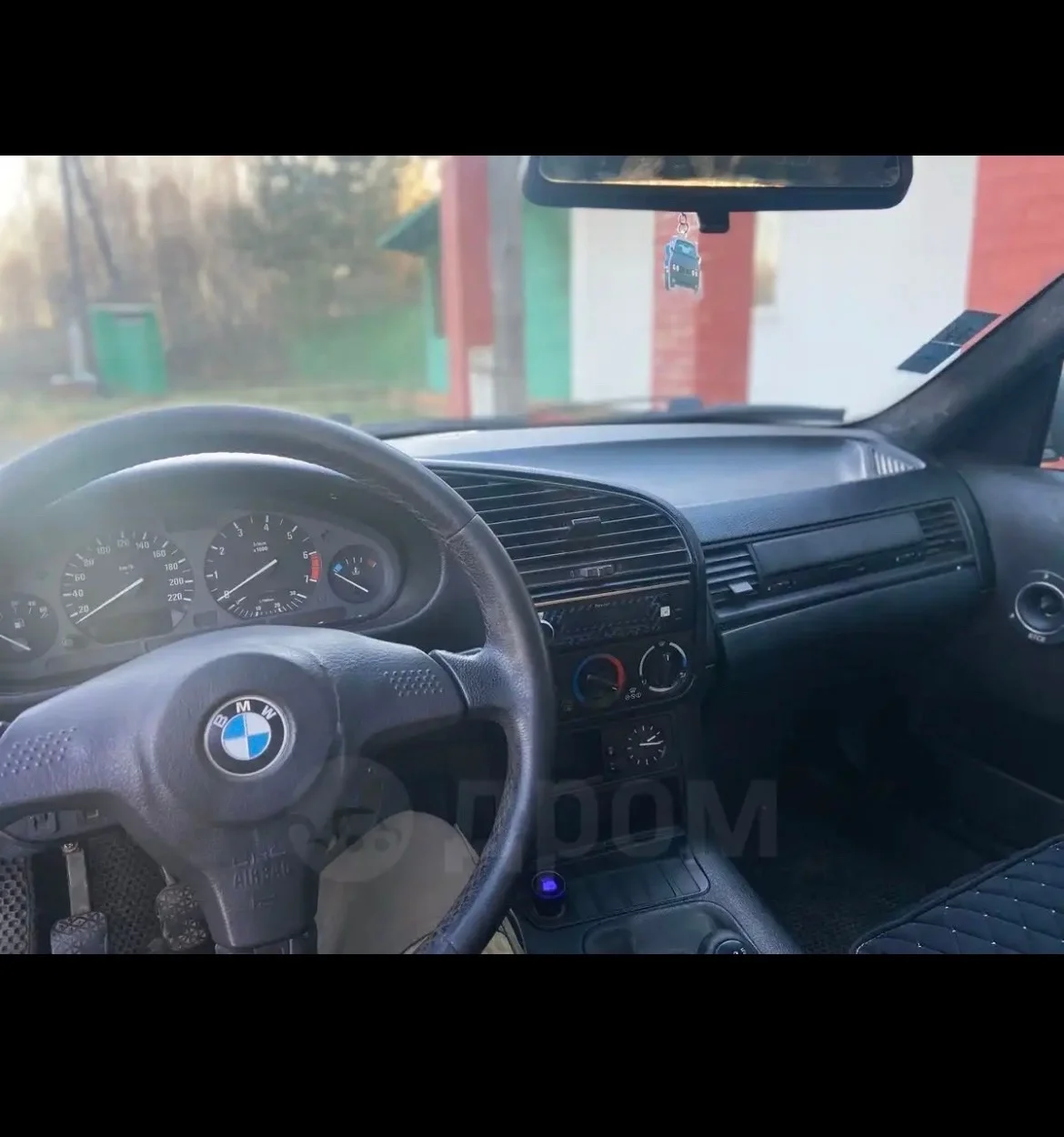 BMW 3-Series 318i - миниатюра 8