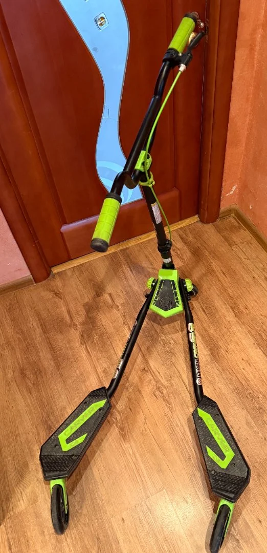 Самокат инерционный Yvolution Fliker Carver C3 - миниатюра 2