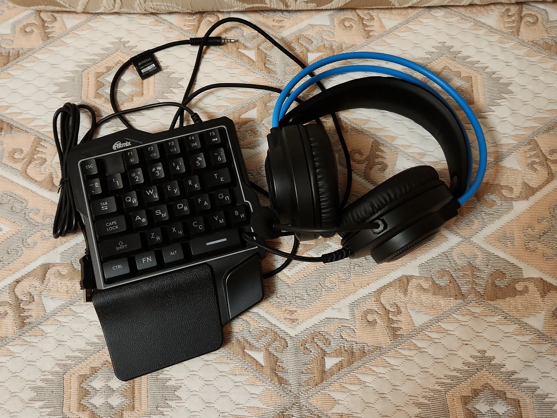 Наушники A4Tech, игровая клавиатура RKB-209BL - изображение 1