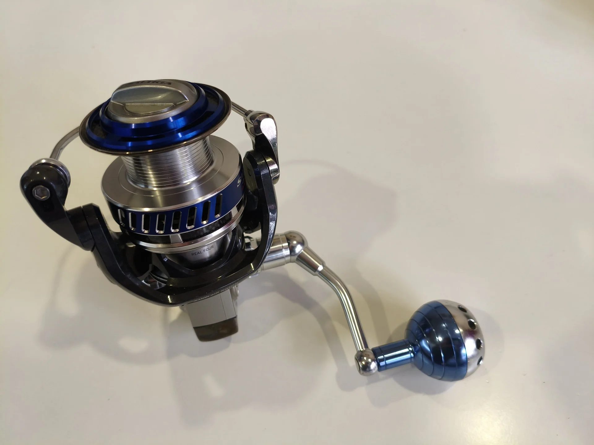 Daiwa Saltiga 2010 4000H - миниатюра 4