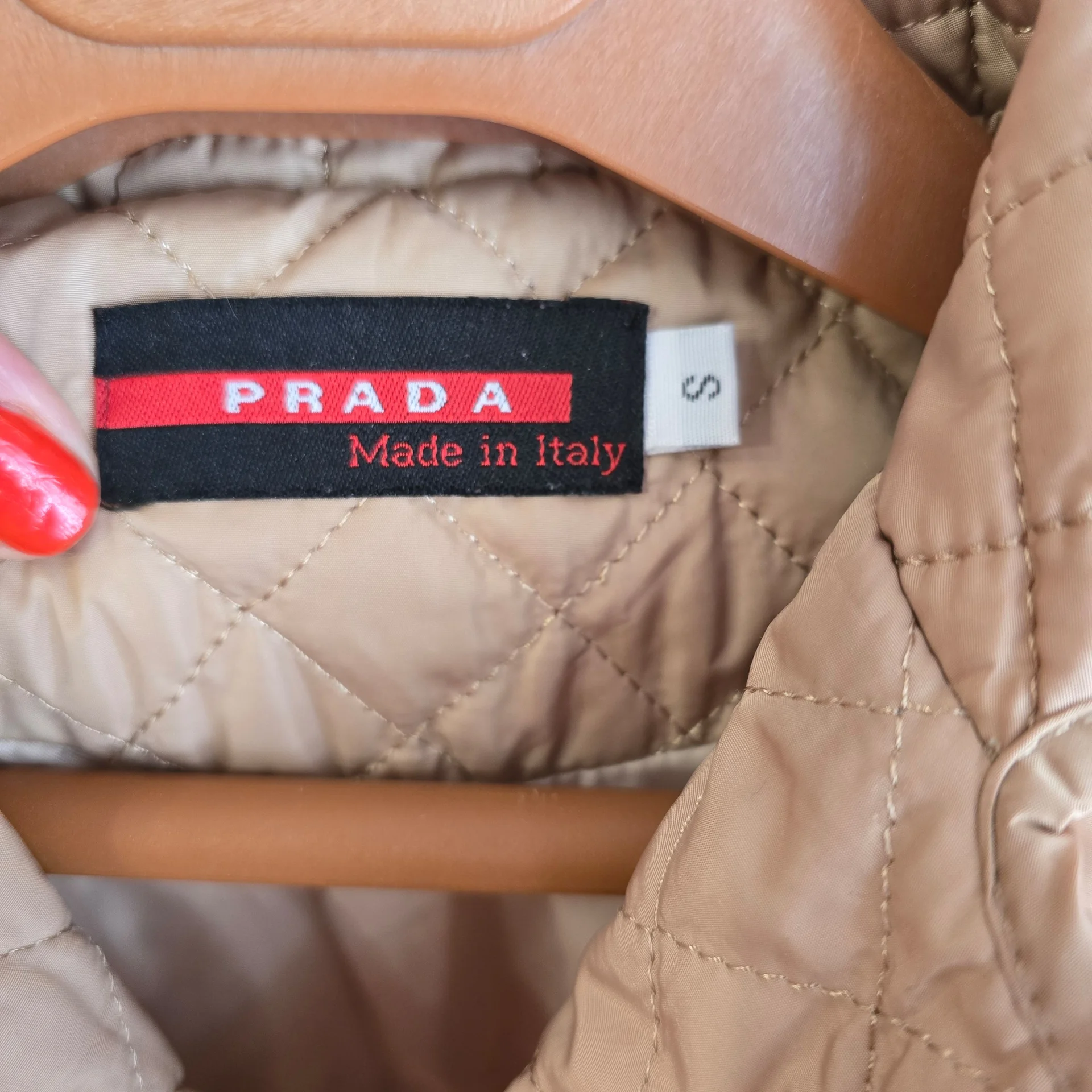 Лёгкая стёганая куртка на девочку Prada 1-1,5 г. - миниатюра 5