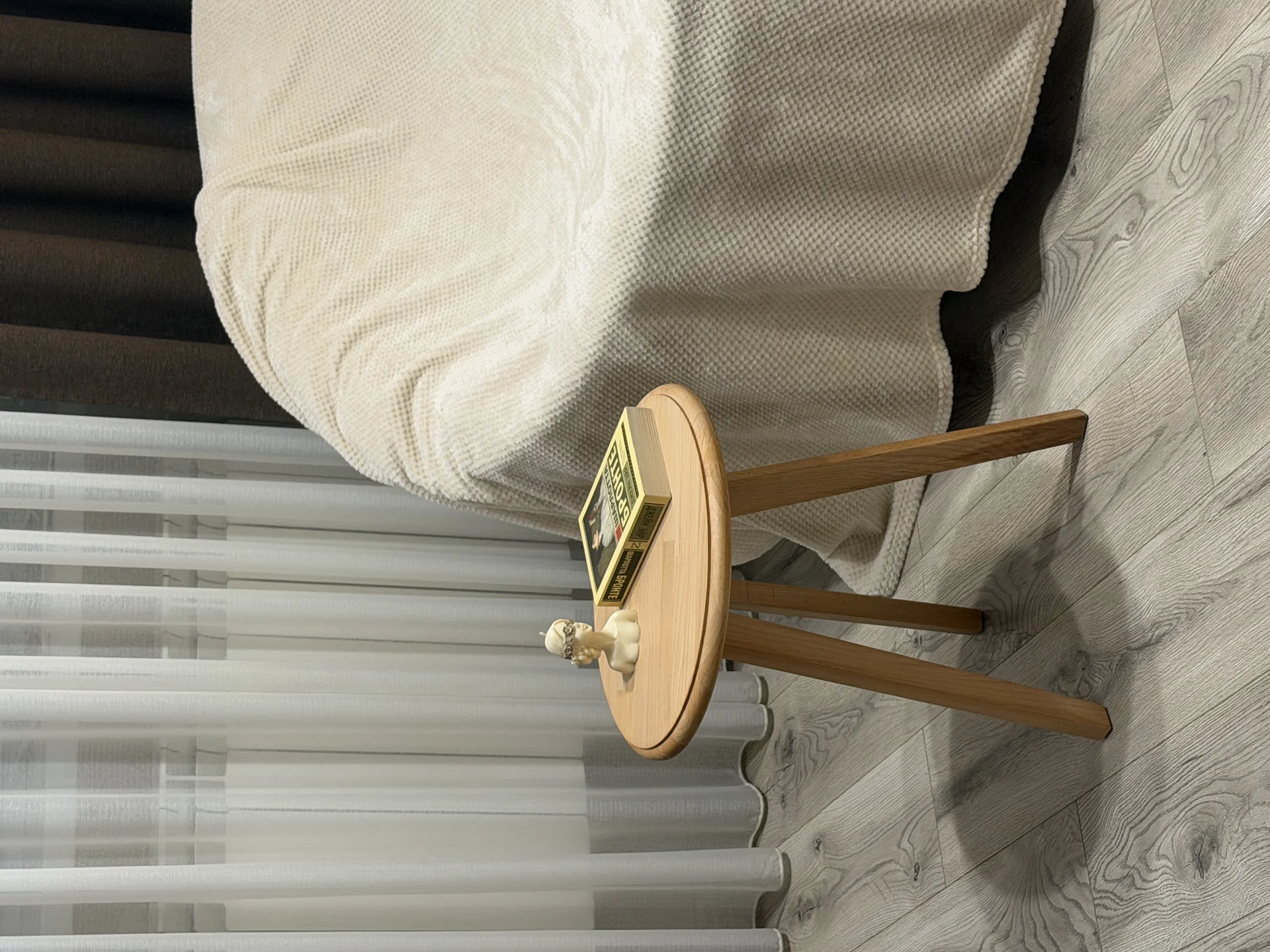 Столик журнальный круглый из массива дерева - миниатюра 6