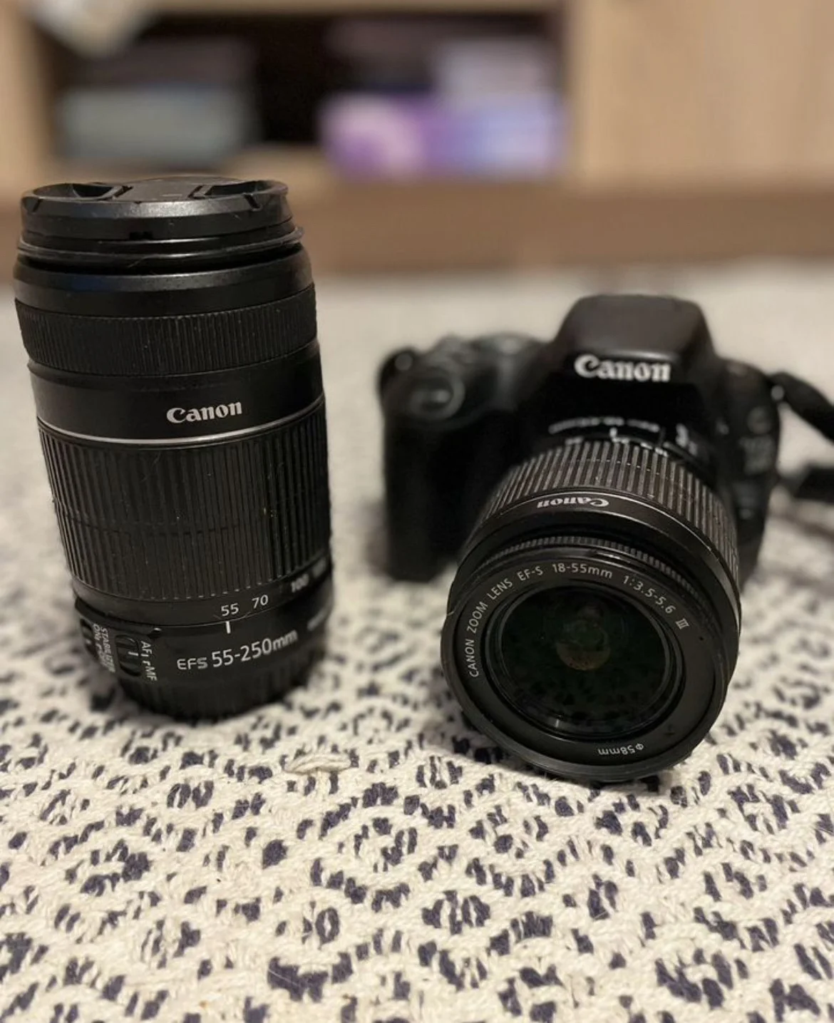 Фотоаппарат Canon EOS 200D - изображение 1