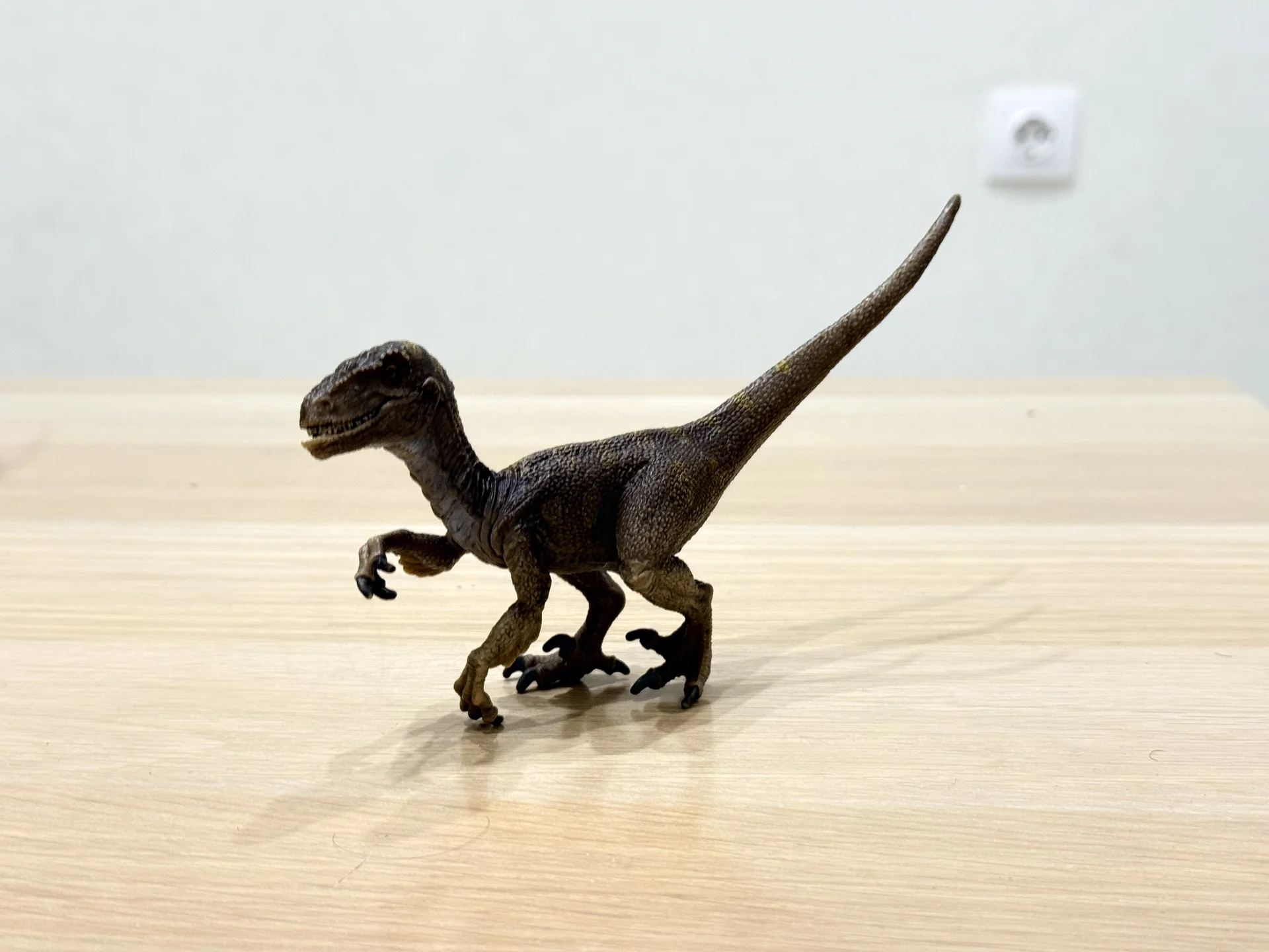 Фигурки Schleich Аллозавр Корнотавр Велоцираптор - миниатюра 4