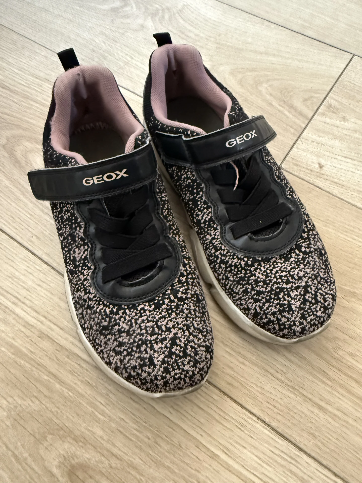 Кроссовки на девочку Geox р.36 - изображение 1