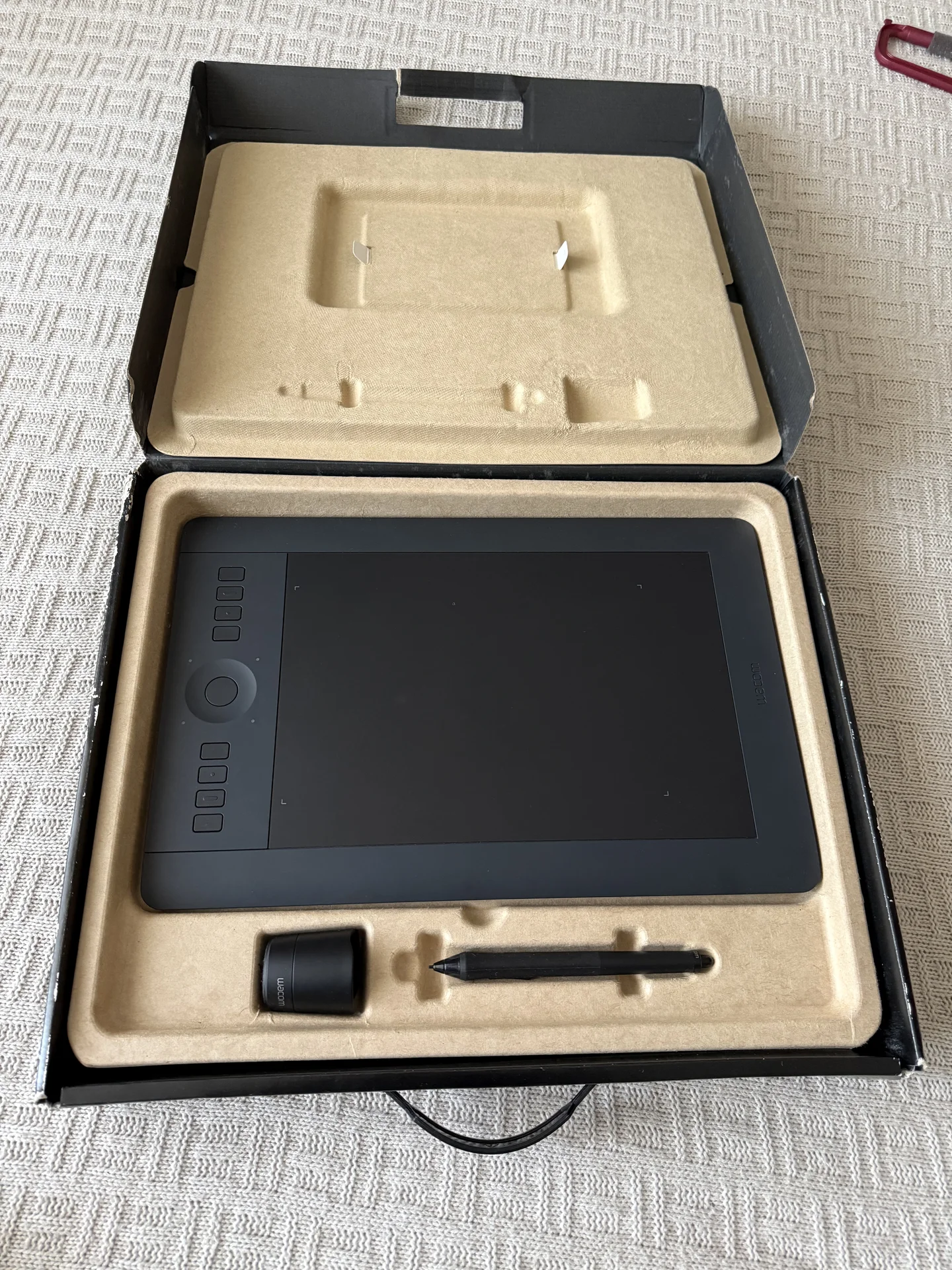 Новый Графический планшет wacom Intuos Pro PTH-651 - изображение 1