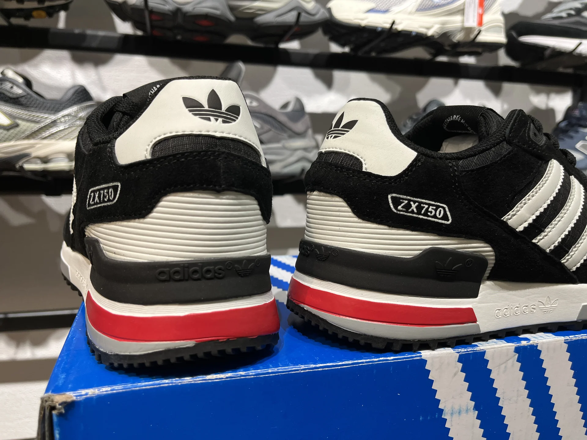Кроссовки Adidas Zx 750 новые мужские - миниатюра 4