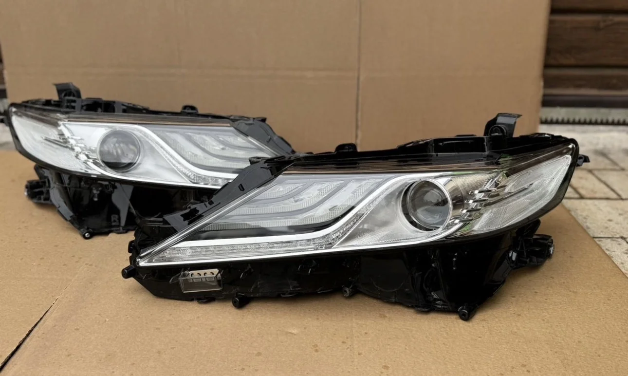 Фары Toyota Camry 70 диодные, LED б/у - изображение 1