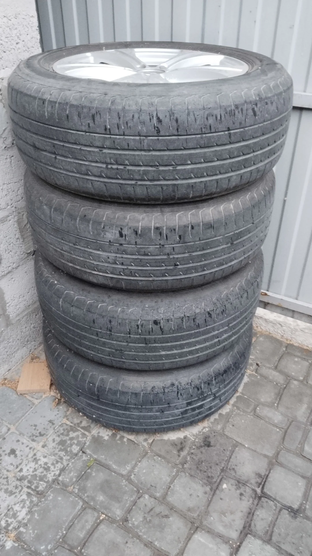 Шины 235/60/18 - изображение 1