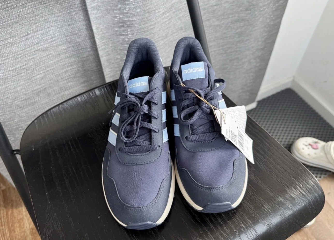 Кроссовки Adidas новые - миниатюра 2