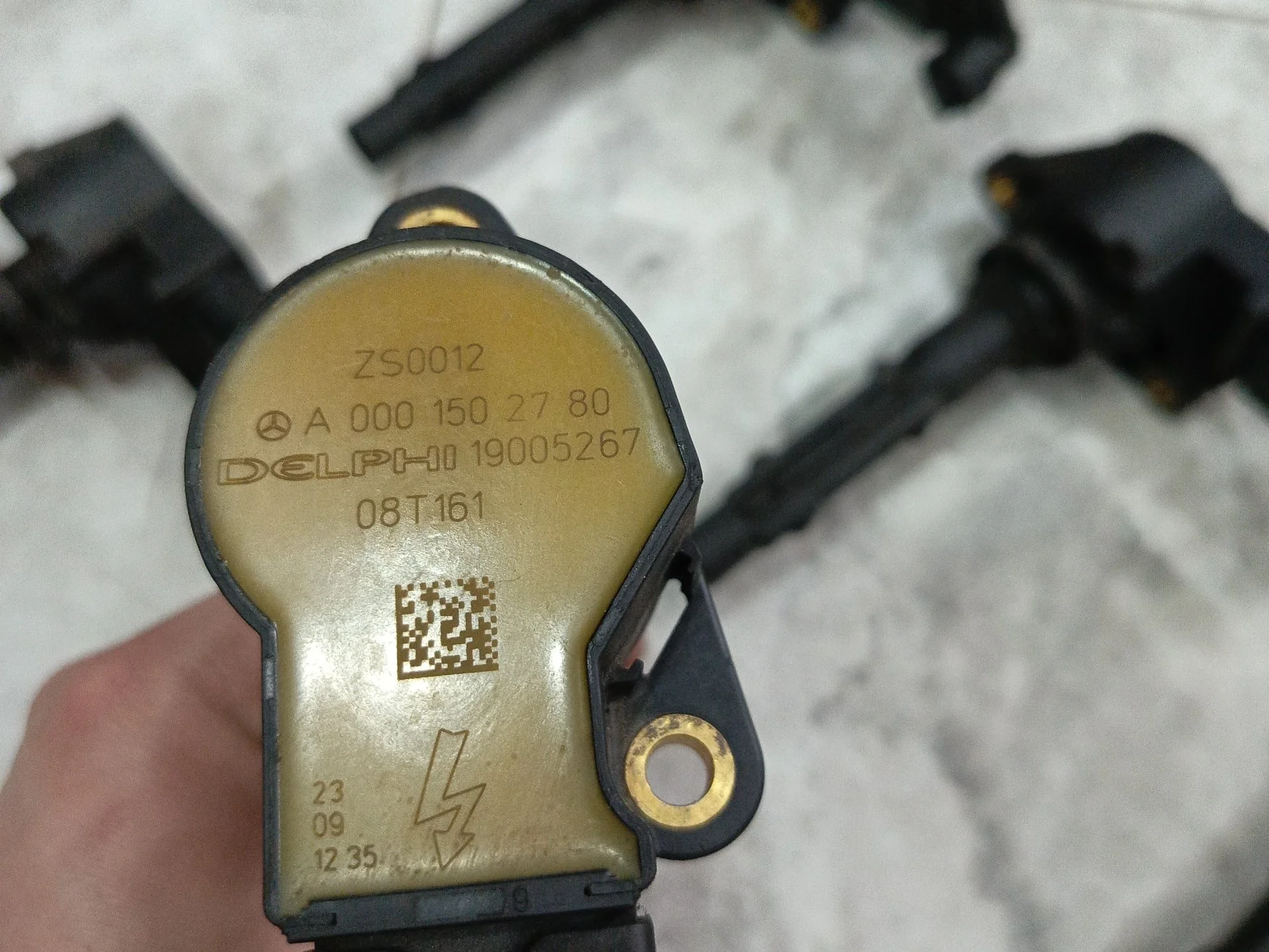 Катушка зажигания Мерседес м272 м273 - изображение 1
