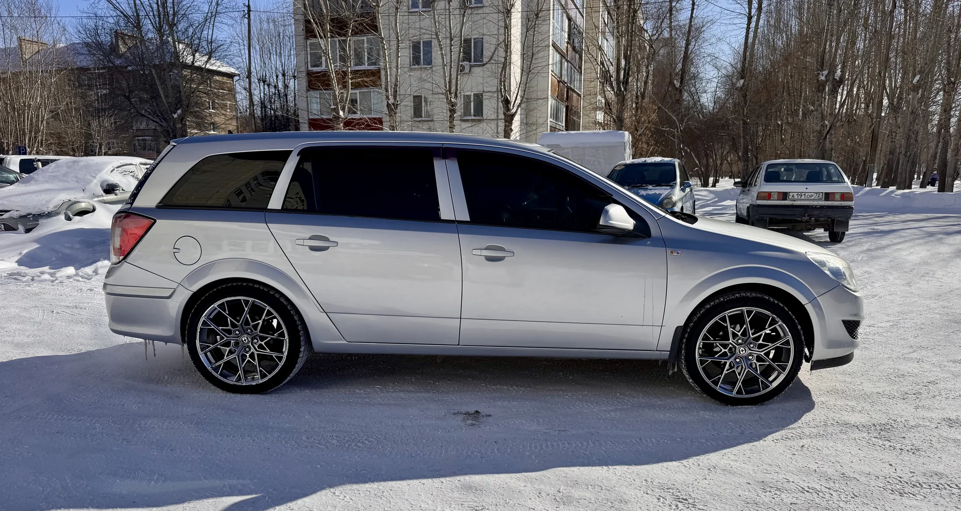 Opel Astra 1.6 MKПП 2011 - миниатюра 3