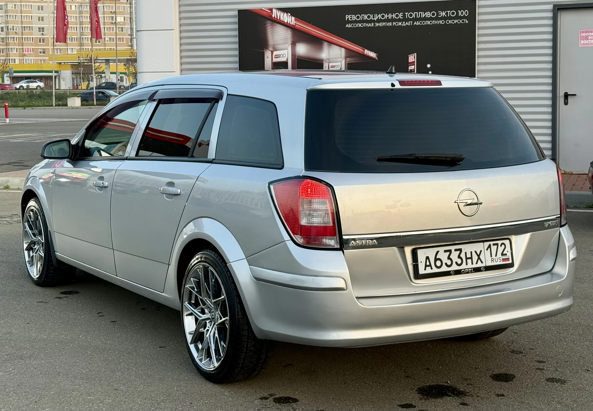 Opel Astra 1.6 MKПП 2011 - миниатюра 8