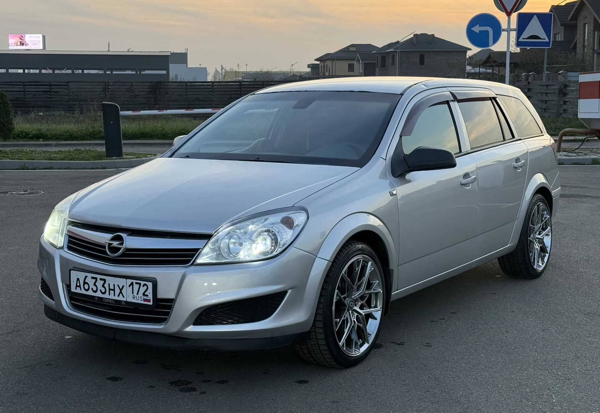 Opel Astra 1.6 MKПП 2011 - миниатюра 10