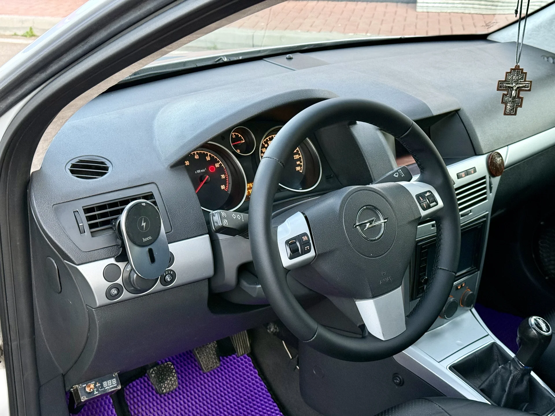 Opel Astra 1.6 MKПП 2011 - миниатюра 11