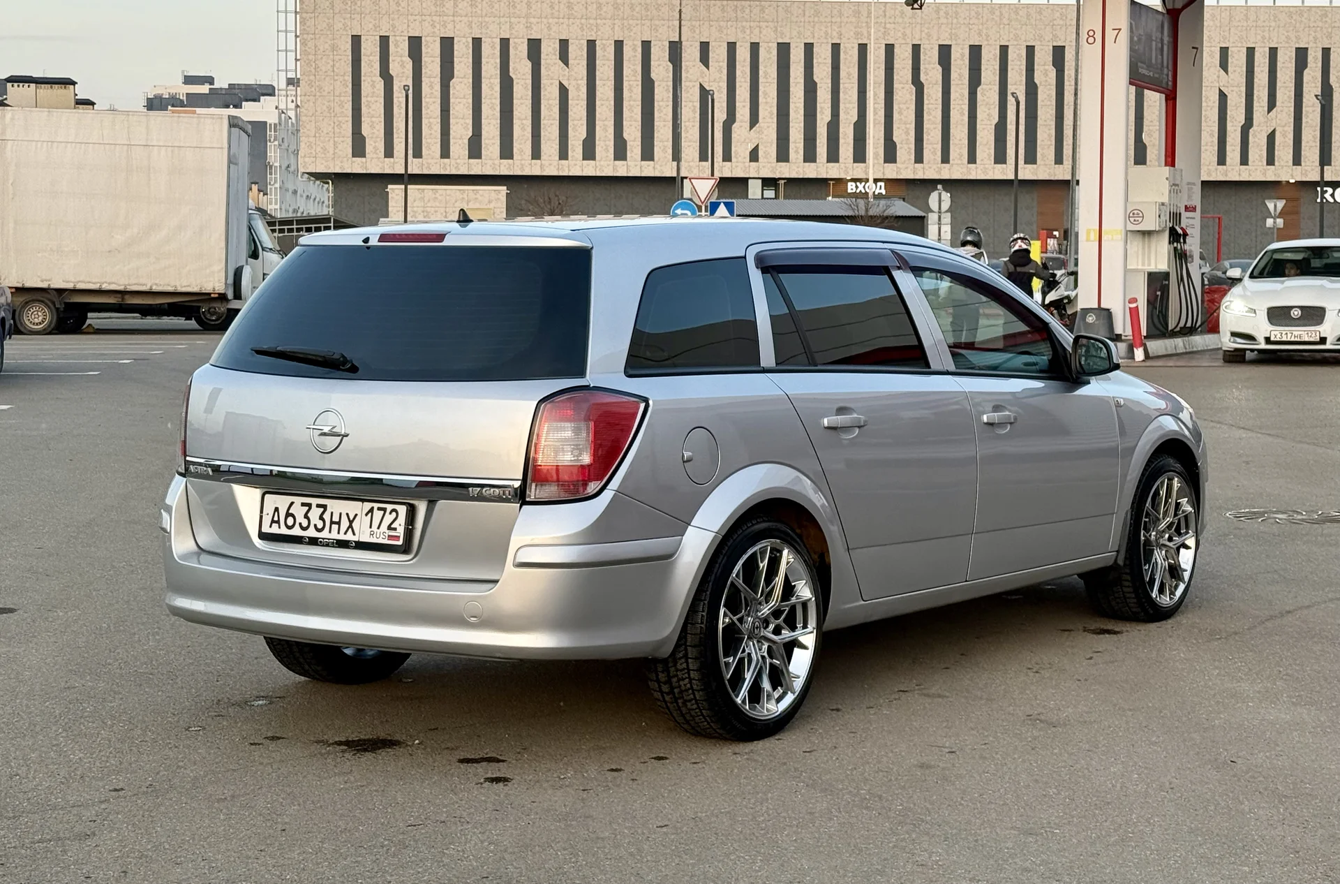 Opel Astra 1.6 MKПП 2011 - миниатюра 19