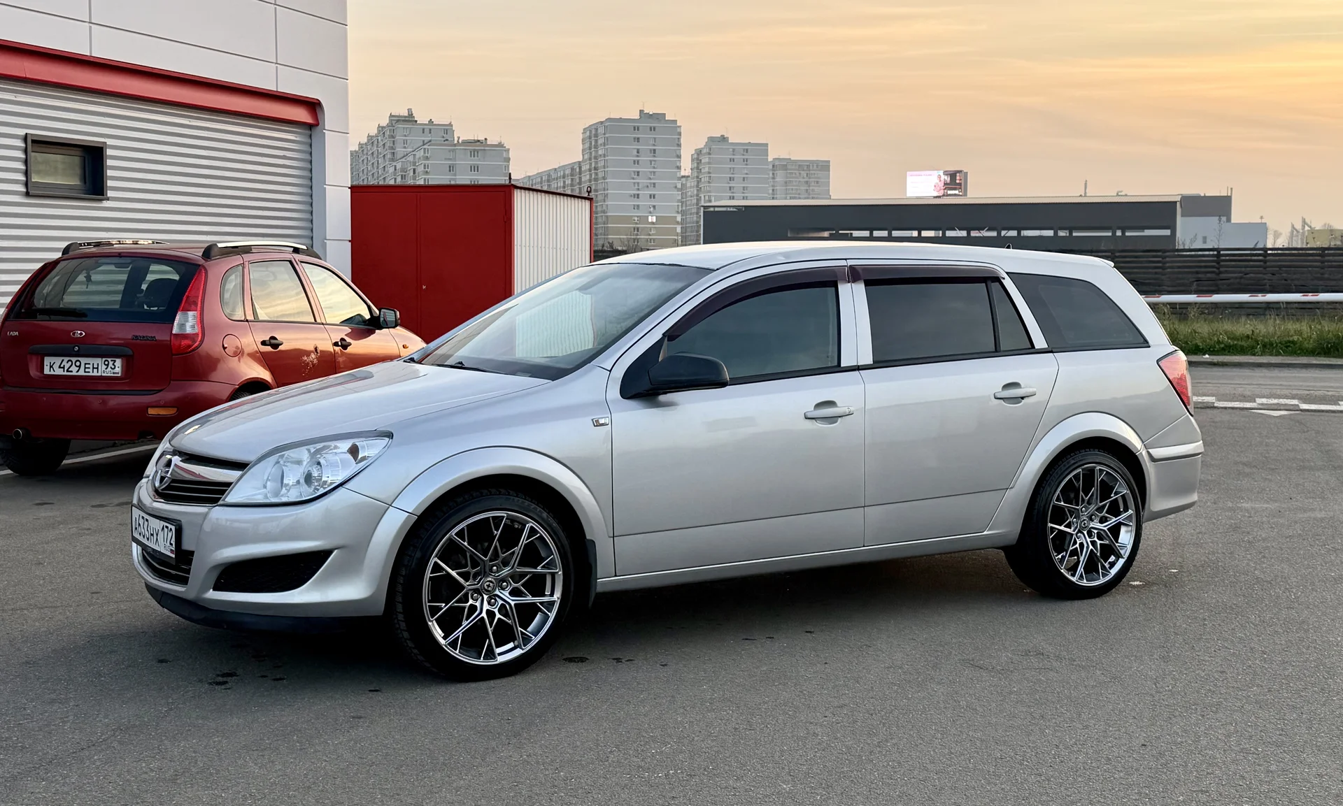 Opel Astra 1.6 MKПП 2011 - миниатюра 23