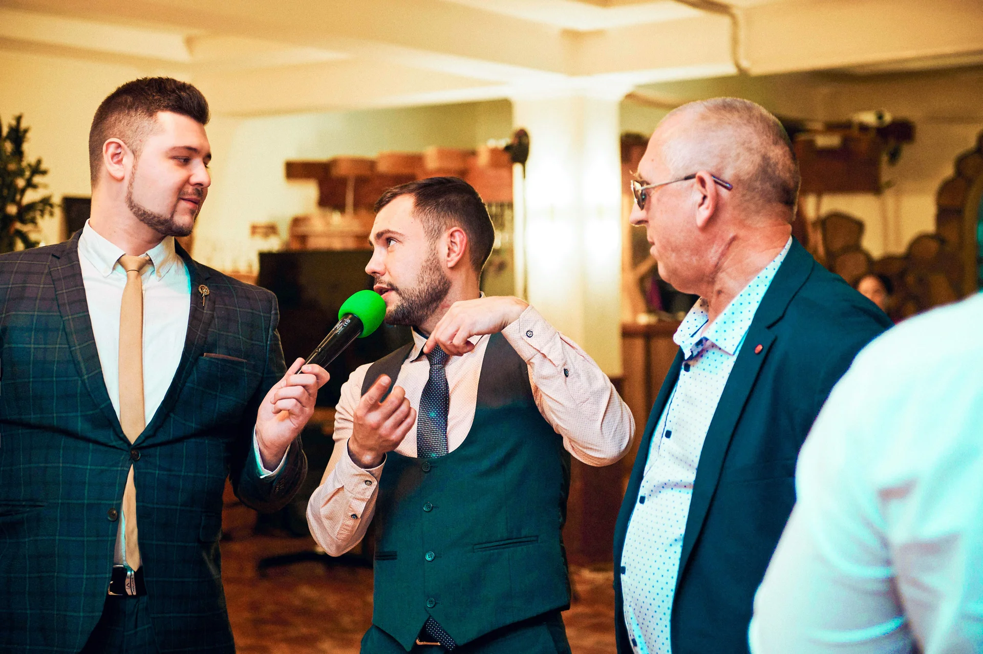Ведущий на свадьбу, свадебный ведущий + DJ, ведущий мероприятий, тамада - миниатюра 4