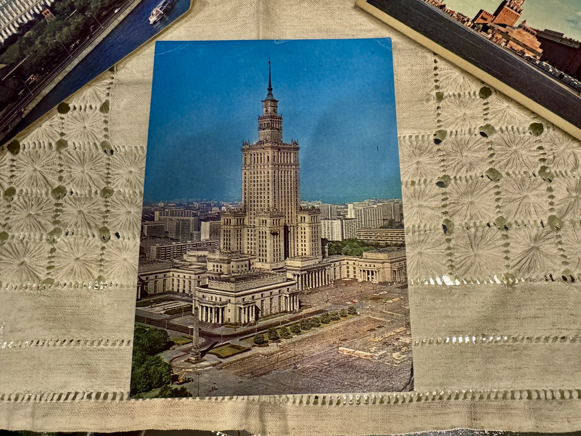 Лот из четырех открыток с видами Москвы - миниатюра 3