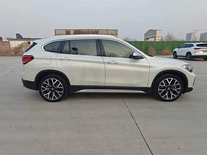BMW X1 2022 - миниатюра 4