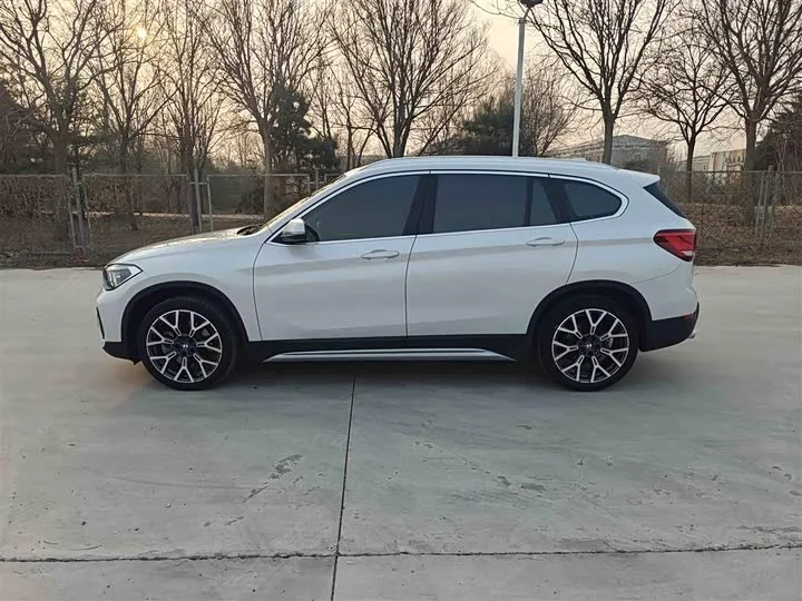 BMW X1 2022 - миниатюра 8