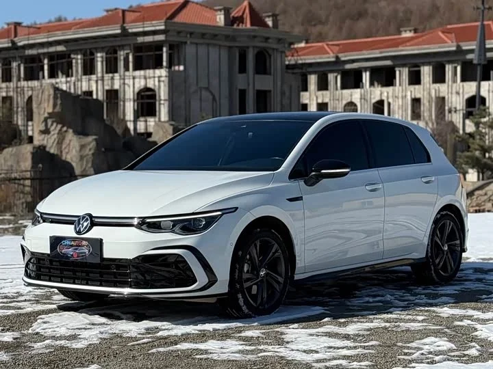 Volkswagen Golf 2023 - изображение 1