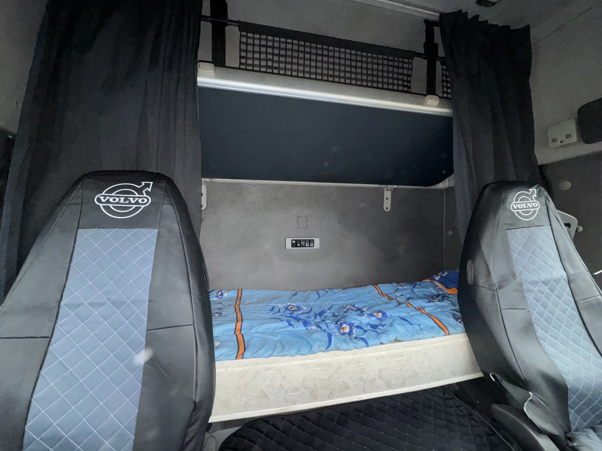 Volvo FM 13 с полуприцепом Krone SD24 - миниатюра 12