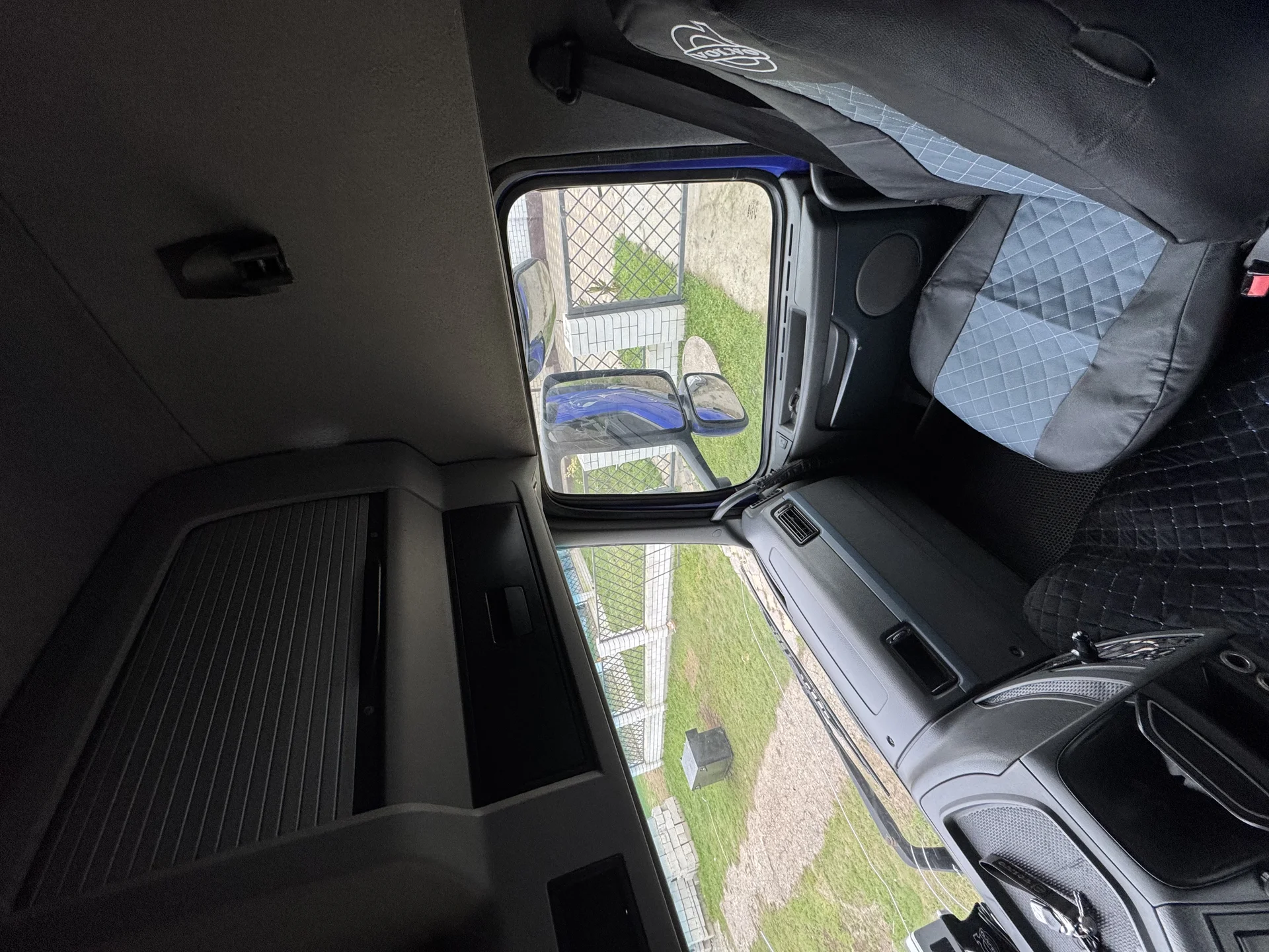 Volvo FM 13 с полуприцепом Krone SD24 - миниатюра 15