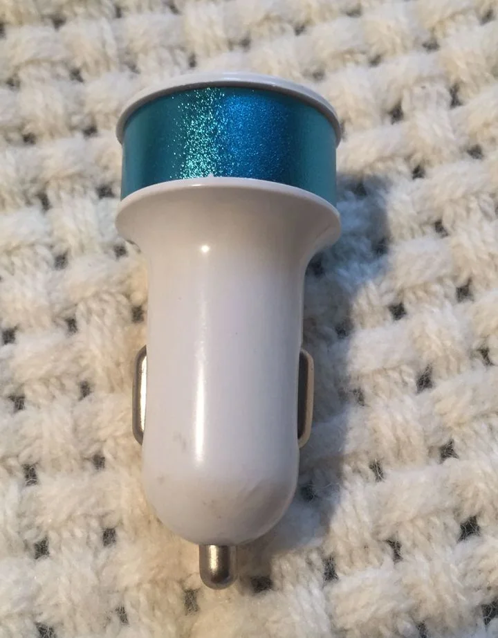 Автомобильное зарядное устройство с 2 USB-портами