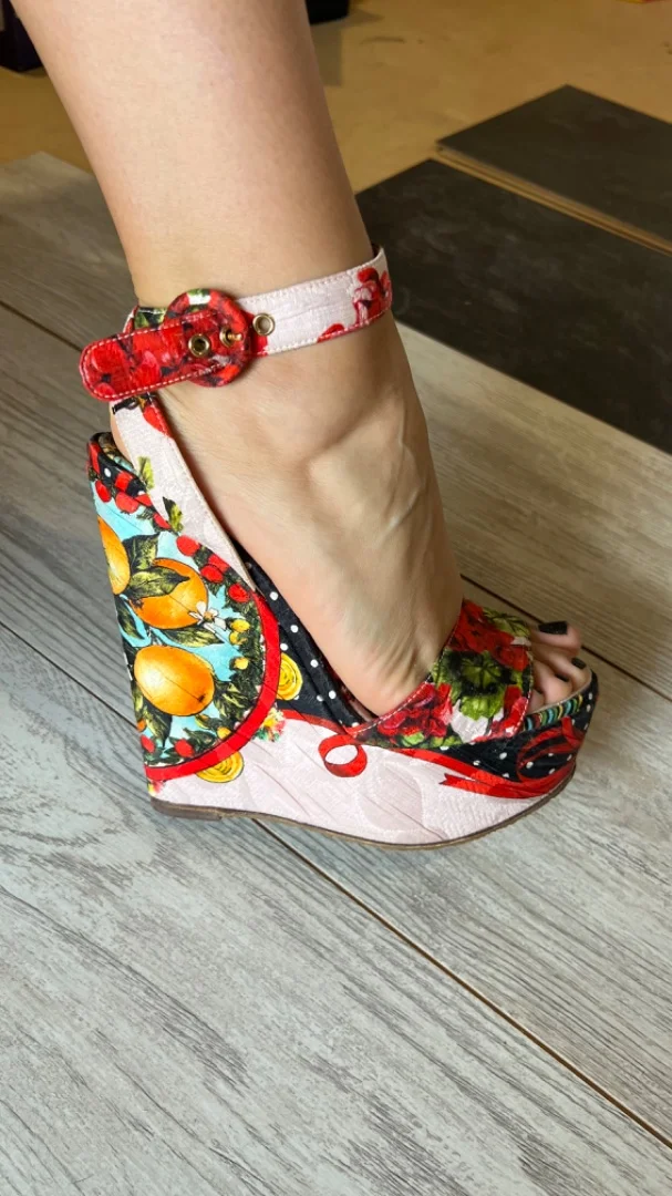 Босоножки на танкетке DOLCE GABBANA оригинал - миниатюра 4