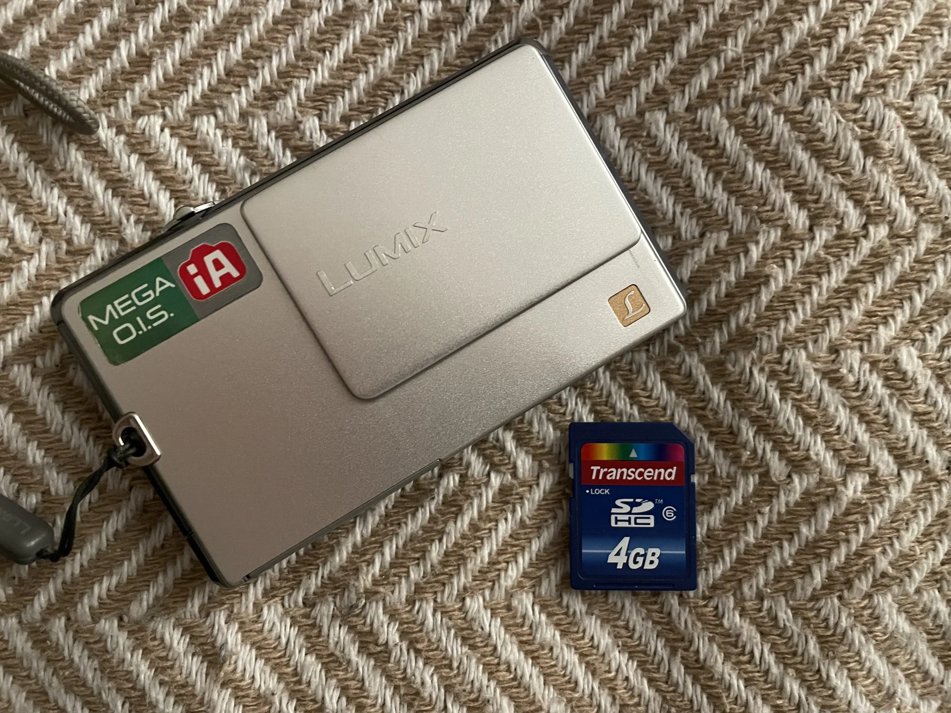 Камера Panasonic Lumix FP 1 Silver - миниатюра 8