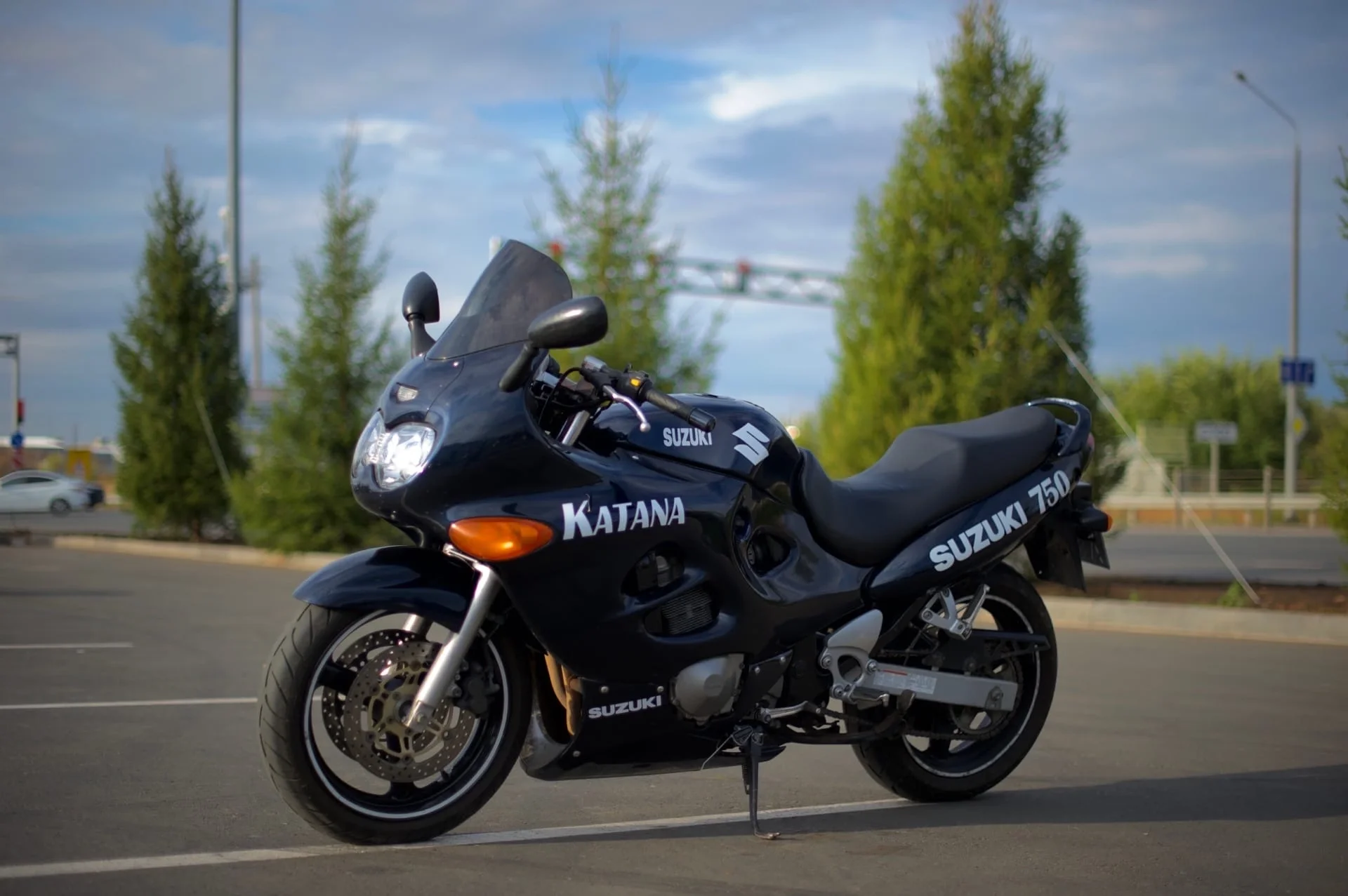 Suzuki gsx750f katana - изображение 1
