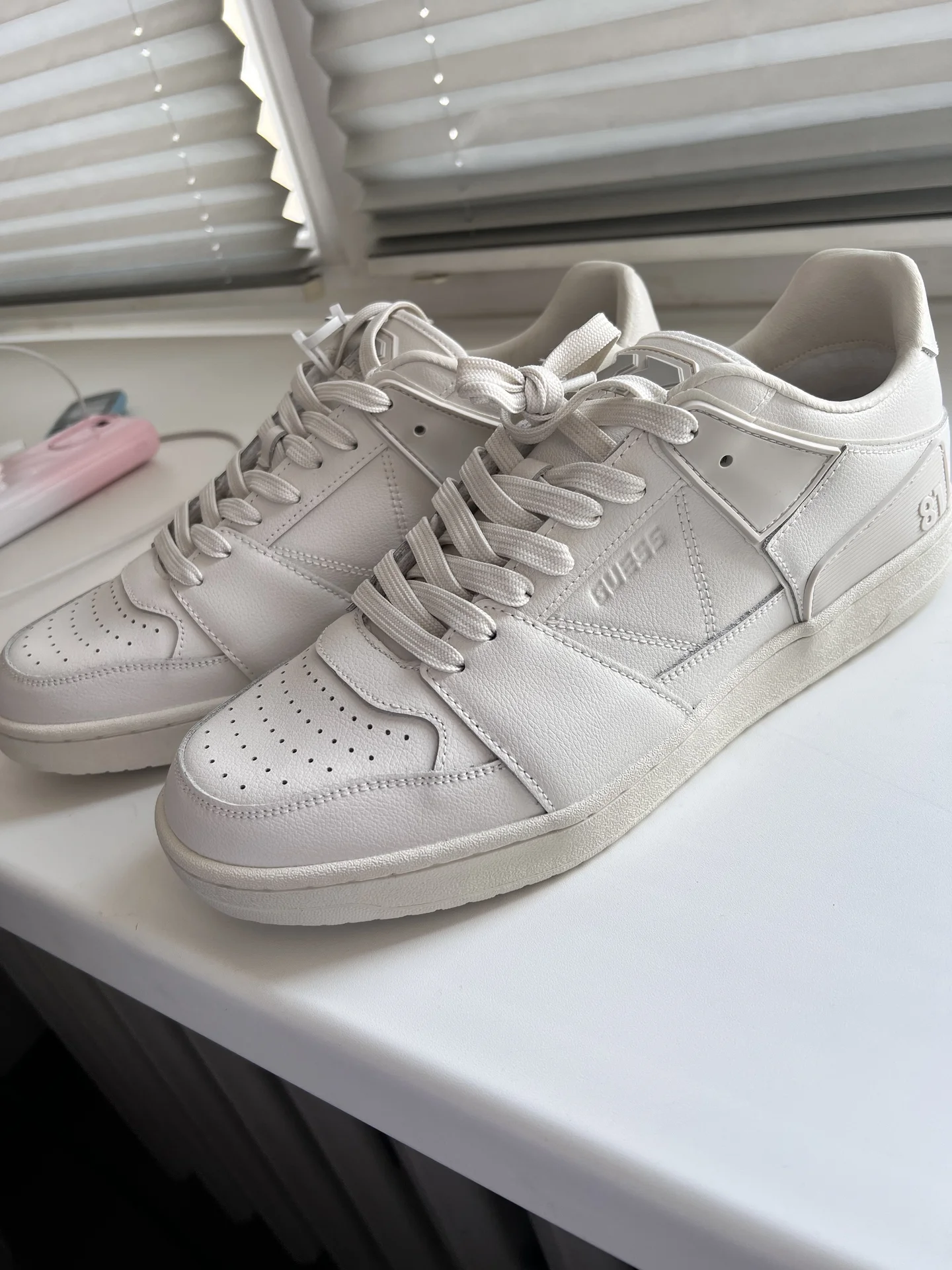 Кроссовки Guess - миниатюра 2
