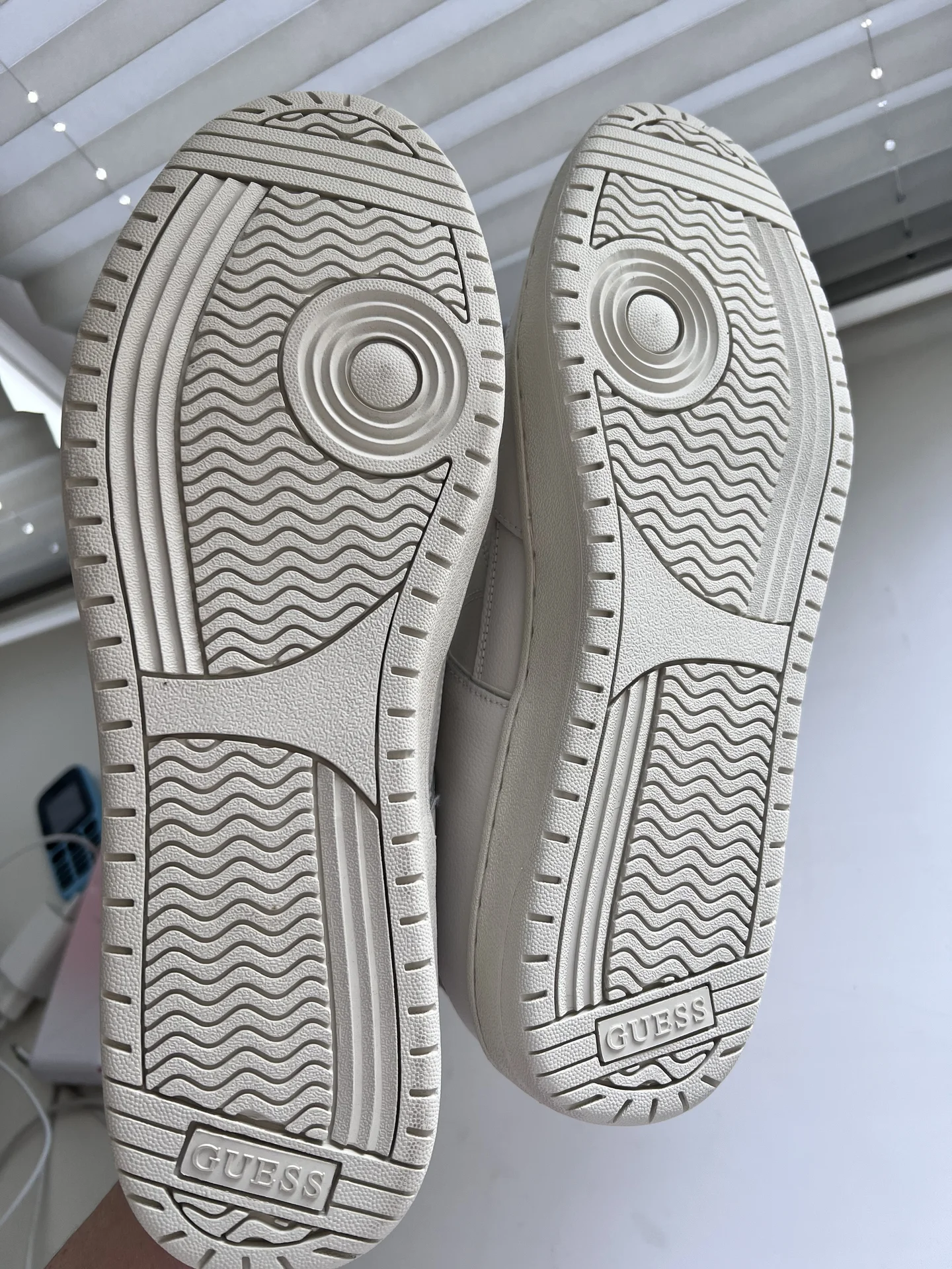 Кроссовки Guess - миниатюра 4