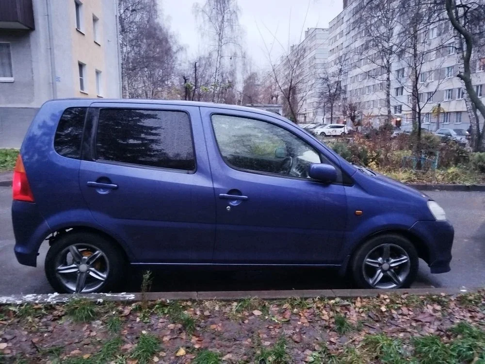 Daihatsu YRV 1.3 Parco S - миниатюра 2
